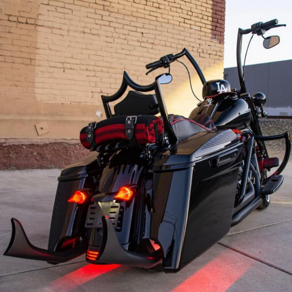 Upgraded - White Double Diamond Pad El Rey (Gloss Black) "Classic" 09-21 Touring - Preorder Now Back Ordered Until August 16 - CMC Motorsports